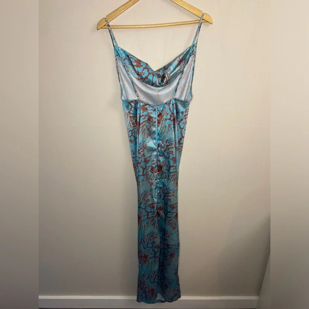 PrettyLittleThing Blue Leopard Print Strappy Satin Cowl  Midi Dress - Picture 8 of 11